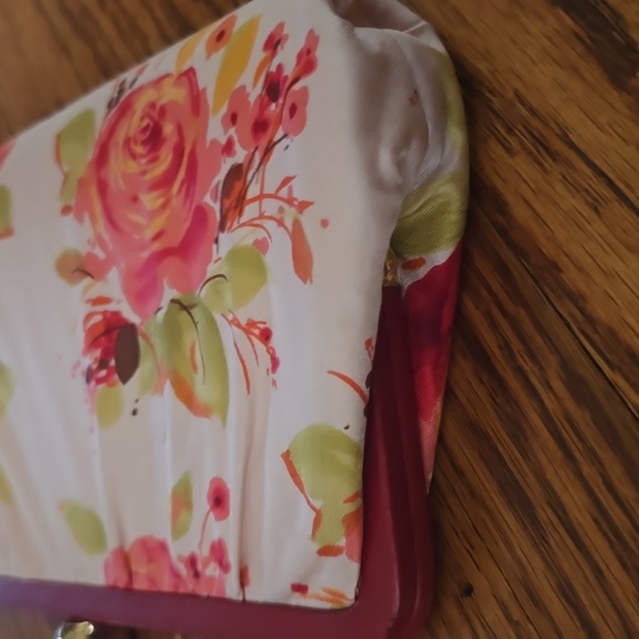 Banana Republic Vibrant Red and Orange Lace Clutch with Intricate Detailing - Picture 4 of 7